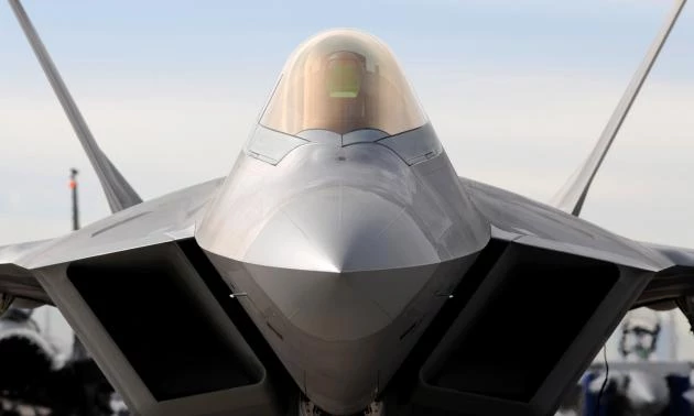 F-22: Γιατί Κίνα και Ρωσία δεν μπορούν να φτιάξουν ισάξιο αντίπαλο 20 χρόνια μετά (βίντεο)